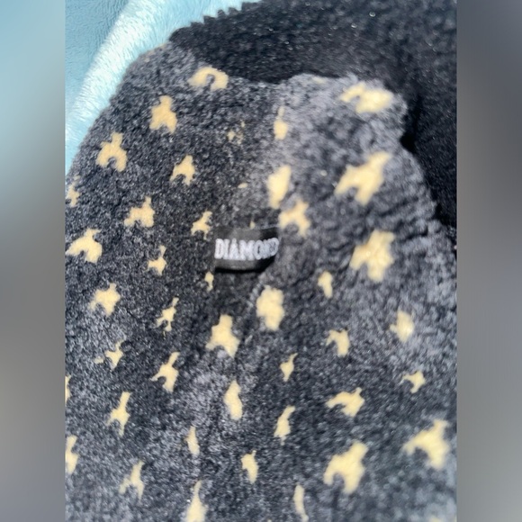 Black and cream warm beanie hat - diamond - one size - Picture 3 of 3